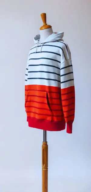 Modern fits of men’s striped hoodies