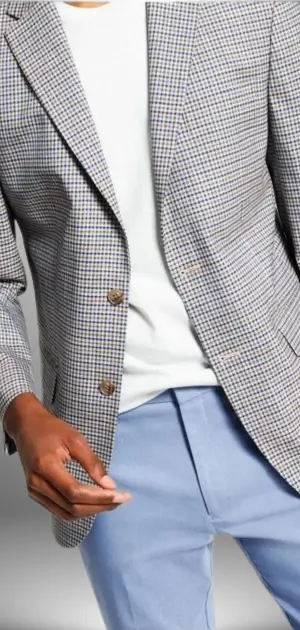 Men’s athletic blazer in a tailored fit, pairing style with modern versatility.