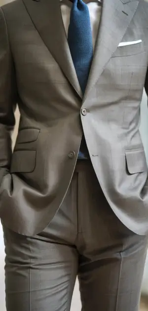 Man wearing a modern grey single-breasted suit