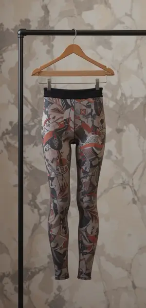 Women's leggings with an intricate abstract pattern, ideal for comfort and style.