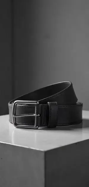 A black leather belt with a matte black buckle.