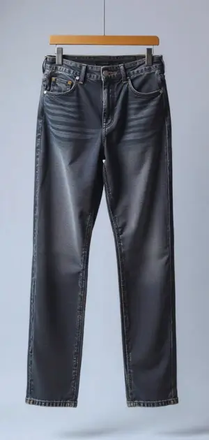 Sustainable women’s jeans with eco-friendly cotton and clean lines